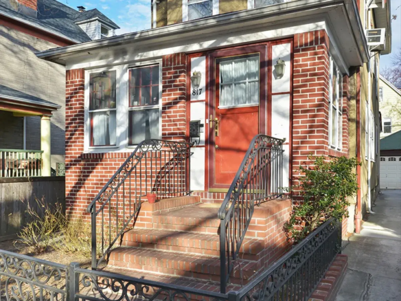 817 E 12th Street