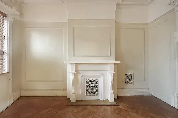 600